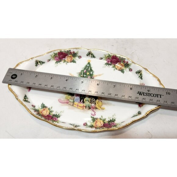 Royal Albert Old Country Roses Christmas Magic Oval Regal Platter 10 x 5.75 in. - Picture 8 of 9